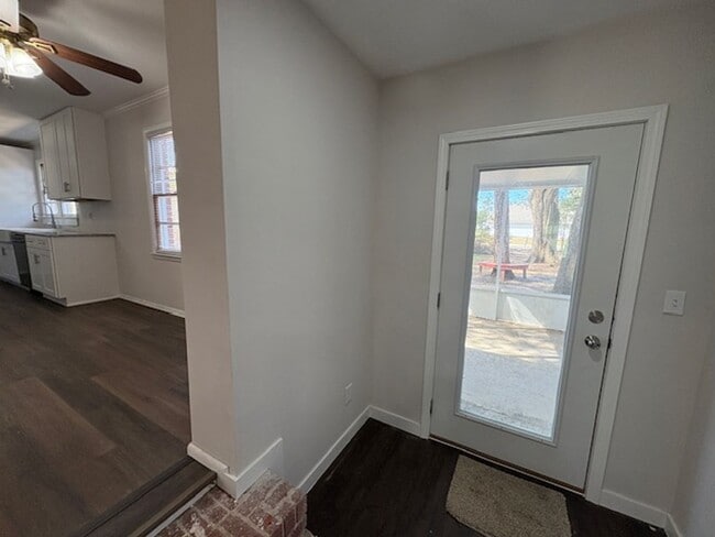 Building Photo - 118 Czar Ln