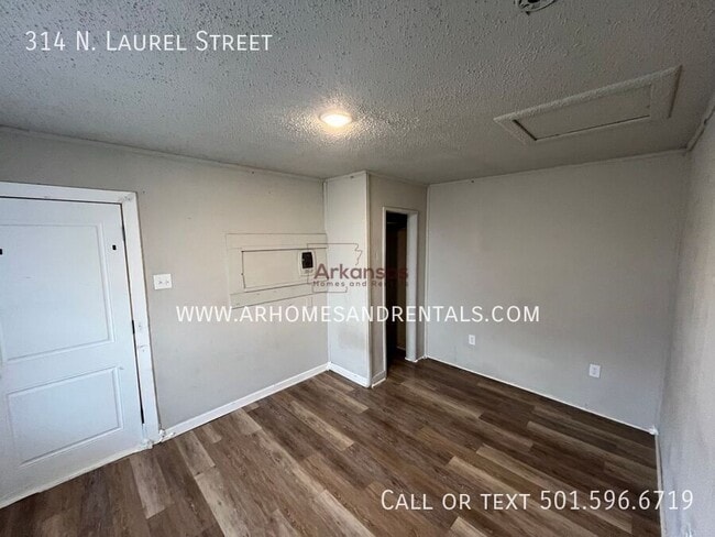 Building Photo - 314 N Laurel St