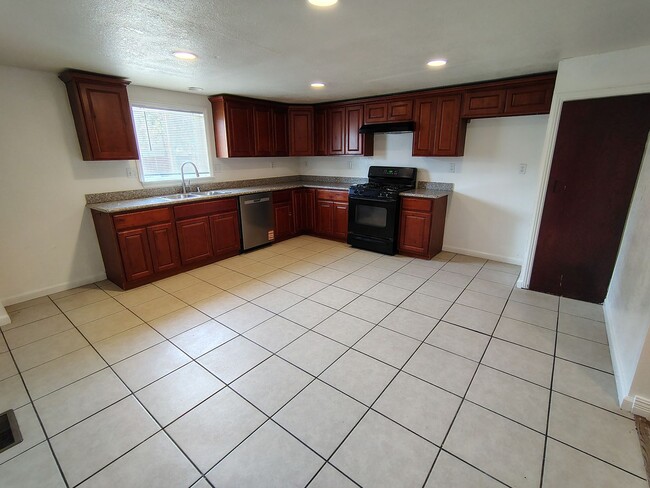 Building Photo - 1351 Leonard Ave