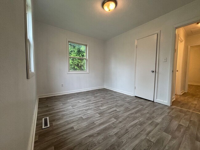Building Photo - Available Now 2 bedroom 1 bathroom with 2 car garage
