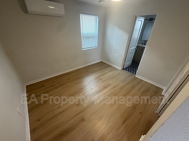 Building Photo - 704 La Poblana Rd NW