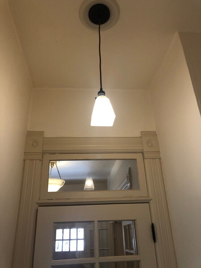 Building Photo - 214 N Canyon Rd