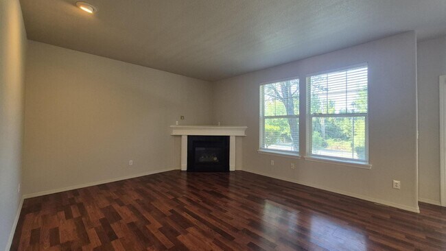 Building Photo - 1311 SW Edgefield Ave