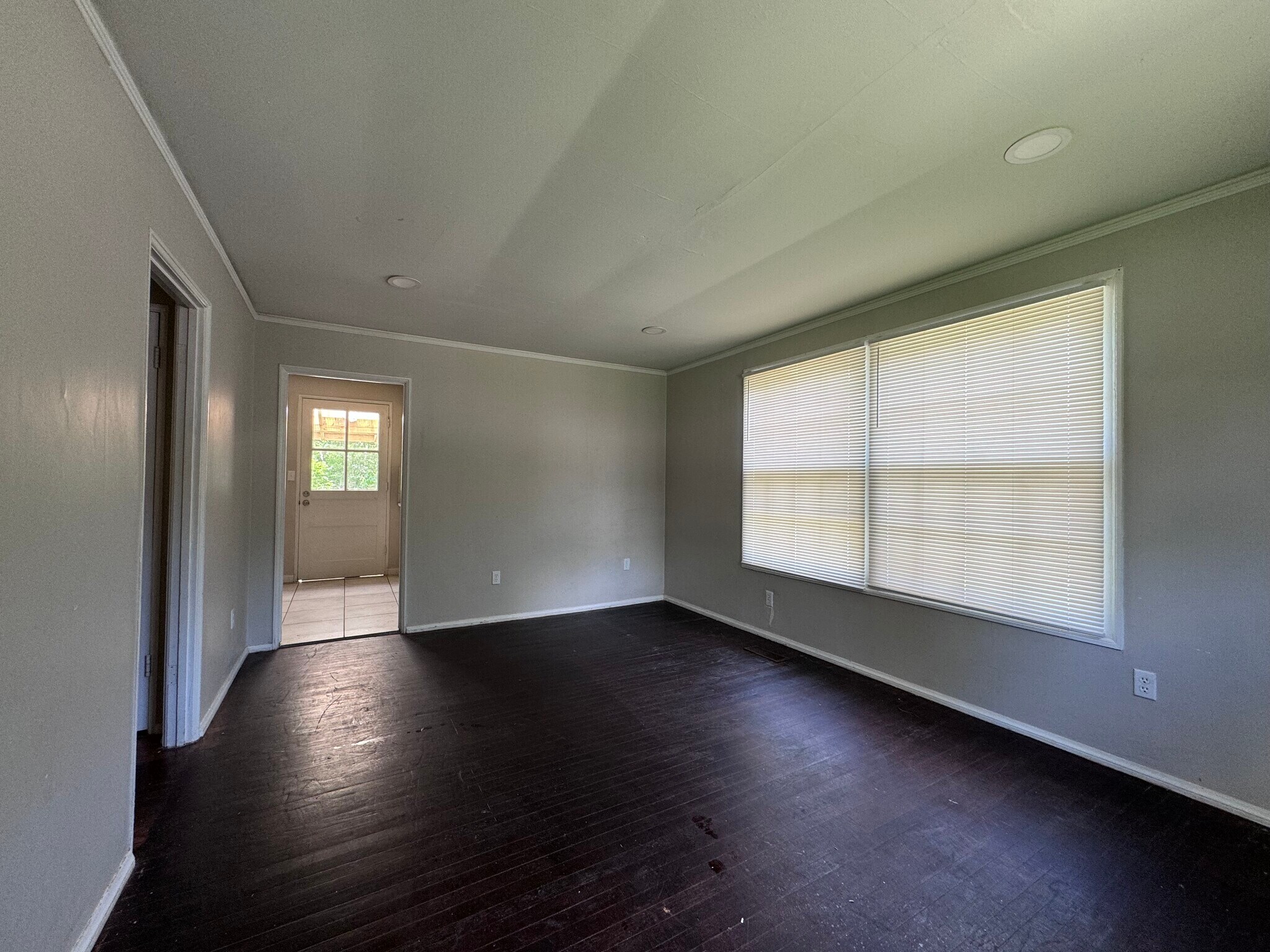 Building Photo - 615 W 34th St