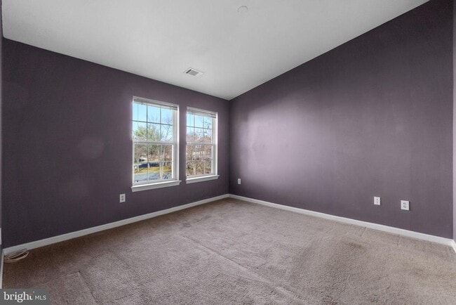 Building Photo - 8200 Blue Heron Dr