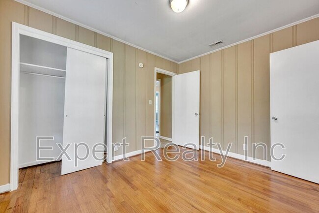 Building Photo - 1720 University Blvd