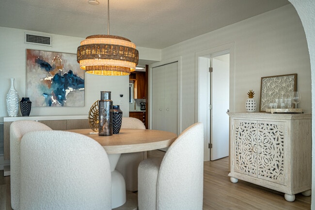 Building Photo - 2330 N Ocean Blvd