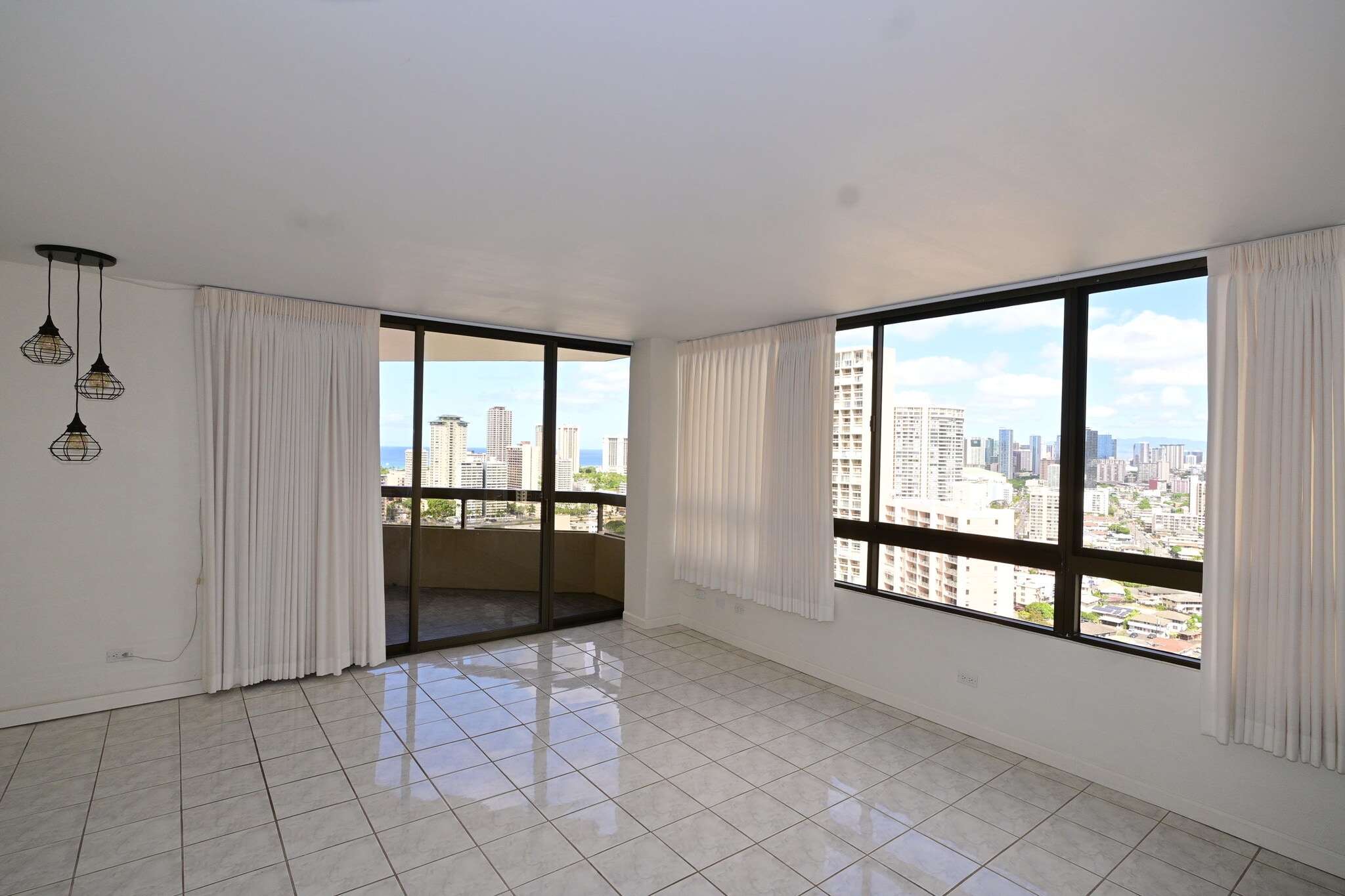 Building Photo - 2499 Kapiolani Blvd