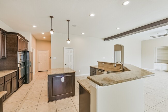 Building Photo - 8902 Lilac Springs