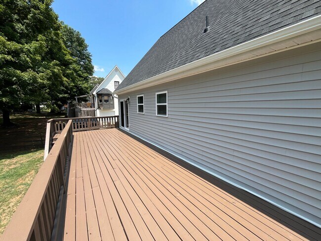 Building Photo - 1775 Ralee Dr