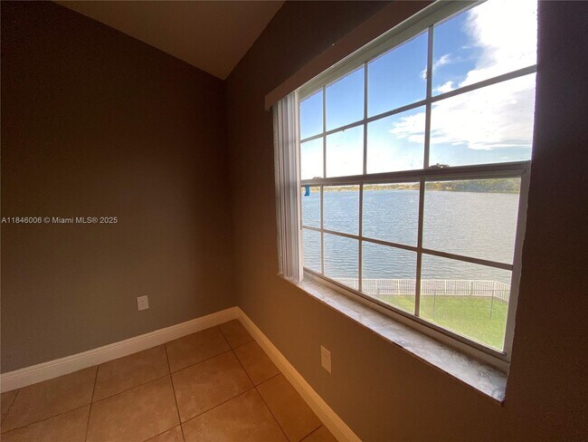 Building Photo - 2803 N Oakland Forest Dr