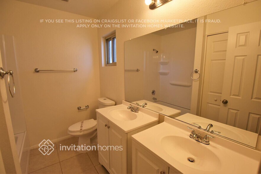 Building Photo - 652 E Calle Del Norte