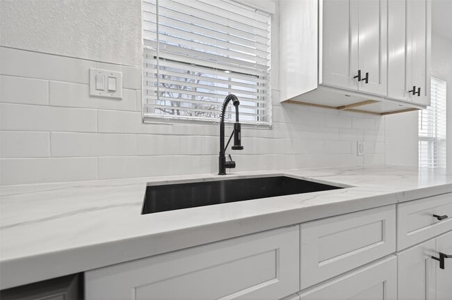 Building Photo - 2202 Alabama St