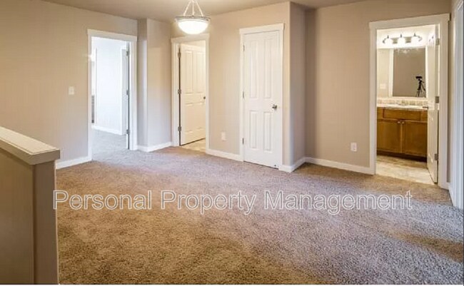 Building Photo - 5914 NE 71st Ave