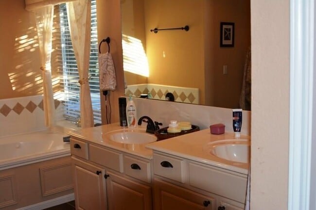 Building Photo - 1706 Muledeer Run