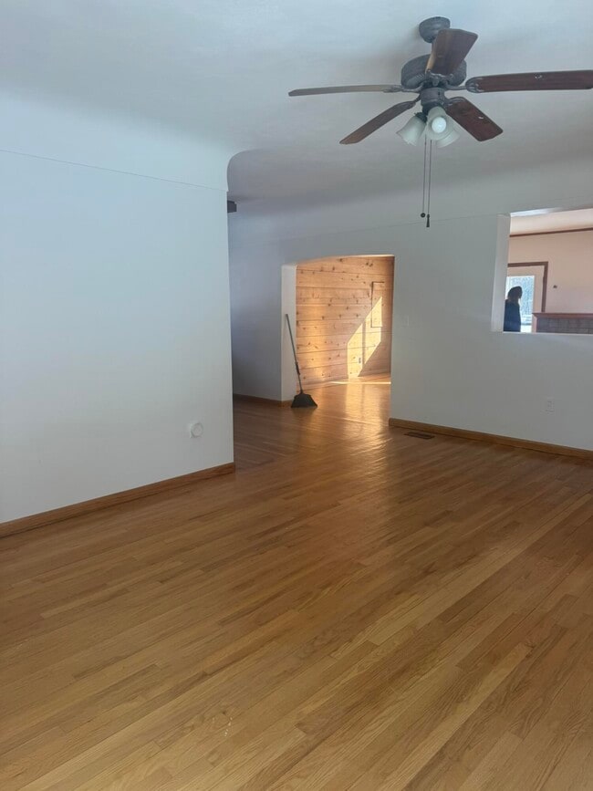 Building Photo - 3079 Pittsview Dr