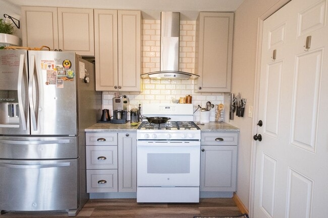 Building Photo - BEAUTIFUL 4 BEDROOM / 3 BATH HOME IN LAFAY...