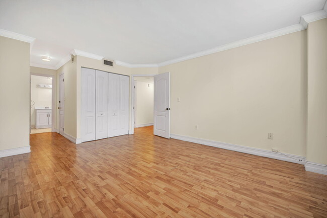 Building Photo - 2780 NE 183rd St