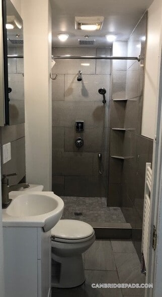 Building Photo - 254 Windsor St