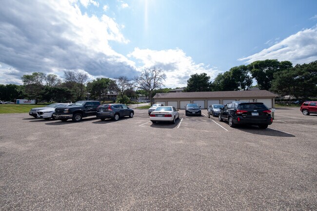 Building Photo - 917 11th Ave S