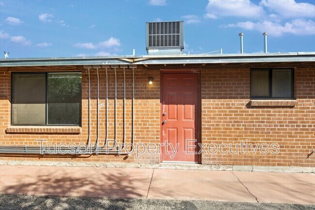 Building Photo - 1638 N Beverly Ave