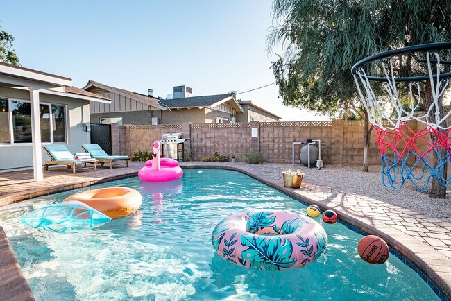 Building Photo - NO HOA Heated Pool-Gorgeous 3bed/2bath Home in Old Town Scottsdale