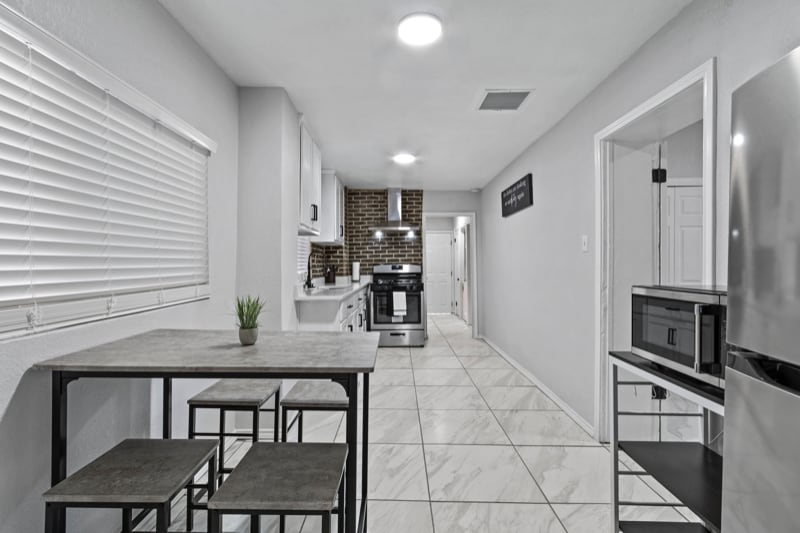 Building Photo - 4012 Tularosa Ave