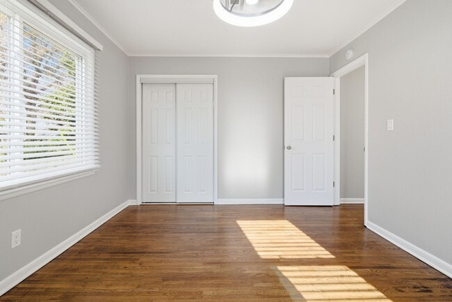 Building Photo - 3 bed/1 bath remodel within walking distance of Brookside