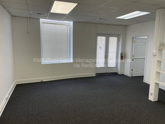 Building Photo - 11 Market St