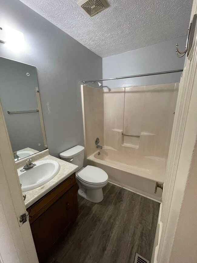 Building Photo - 2/2 Duplex in 5 POINTS near Memorial Park!!!  Available April 2026