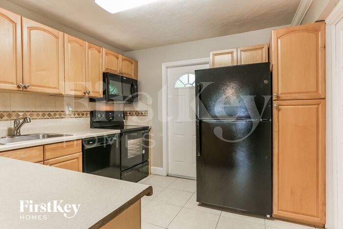 Building Photo - 2411 NE 10th Ave