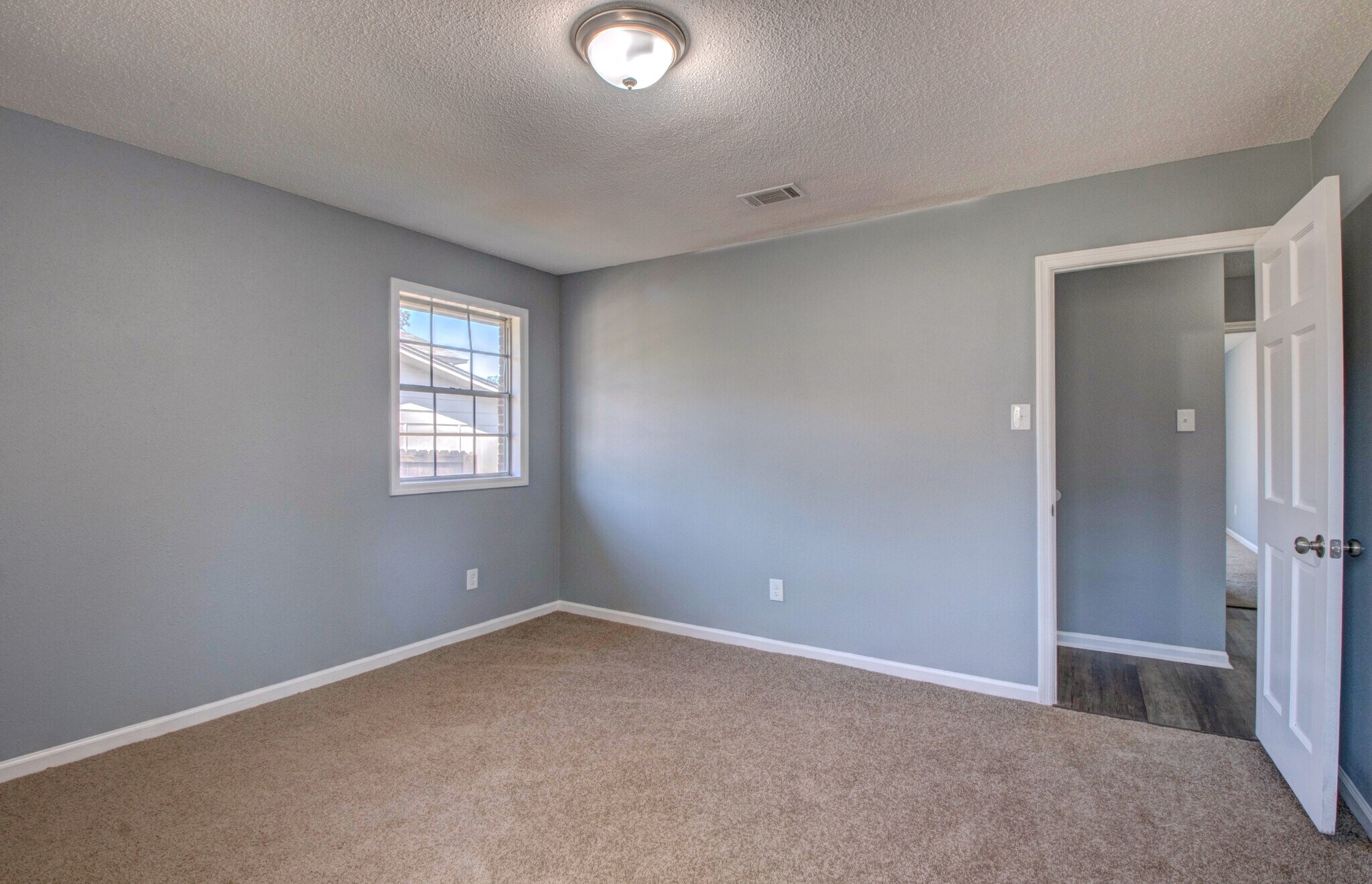 Large Windows - 11315 Ethan Allen Dr