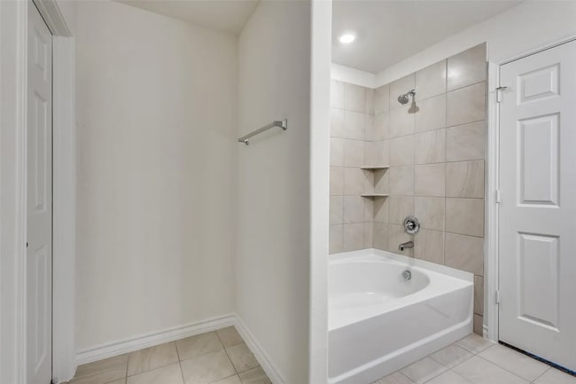 Building Photo - 749 Windsor Dr