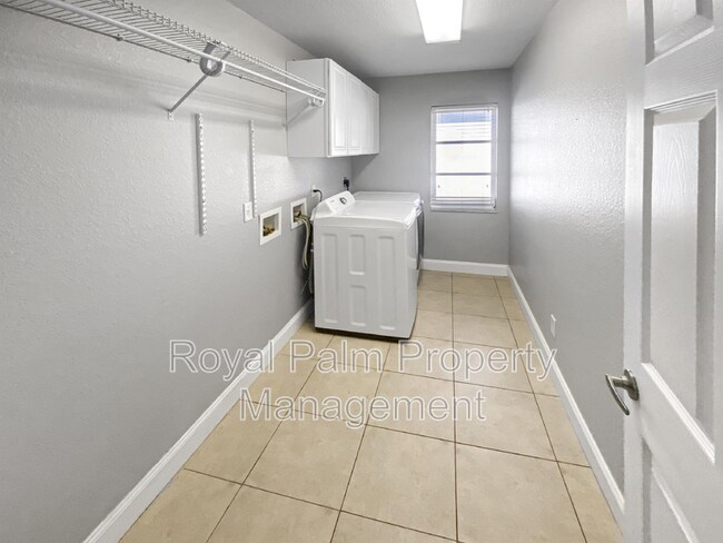 Building Photo - 1021 NW 43rd Ave