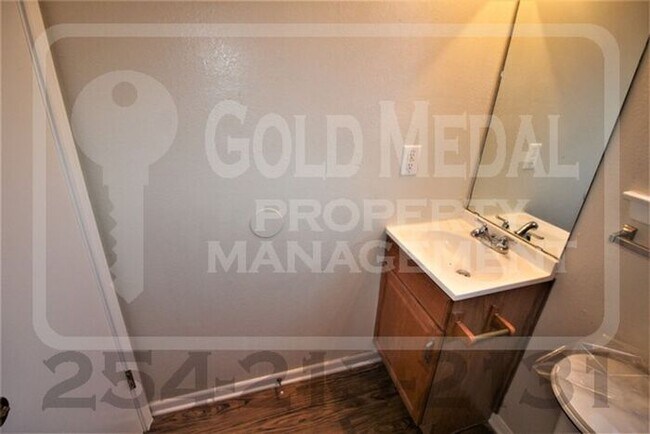 Building Photo - Spacious & affordable 3-bed, 2.5-bath! - Now Available for Rent!