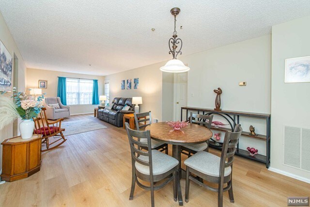 Building Photo - 1352 Paddington Rd