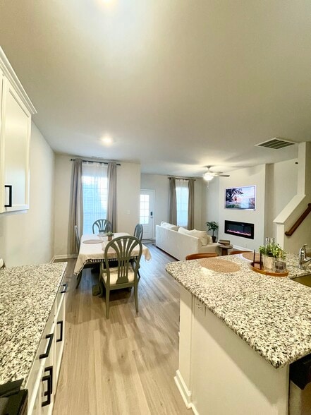 Building Photo - 1517 Auckland Ct