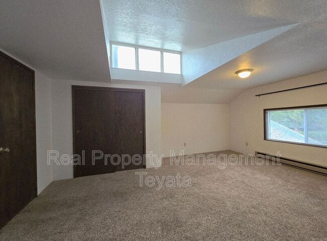 Building Photo - 2475 Yew Street Rd