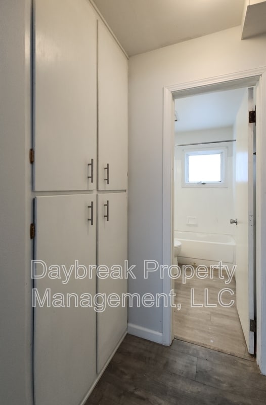 Building Photo - 811 7th Ave N