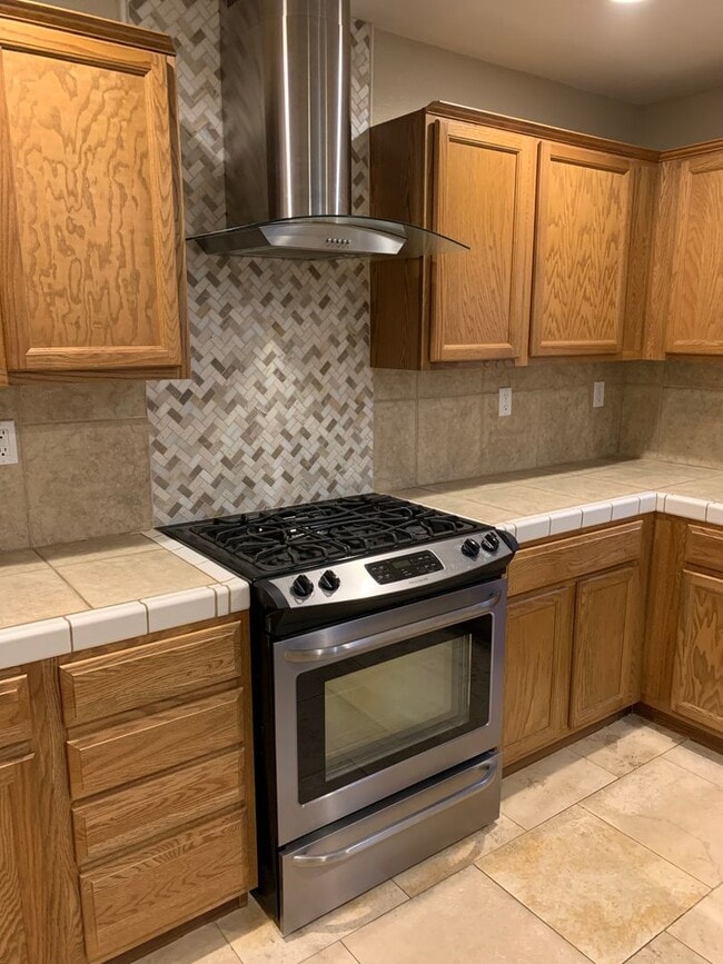 Building Photo - 3 Bedroom 2 Bath Home