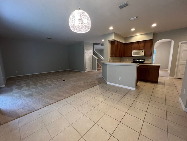 Building Photo - Stunning 4 Bedroom 2.5 Bath Home with Bonu...