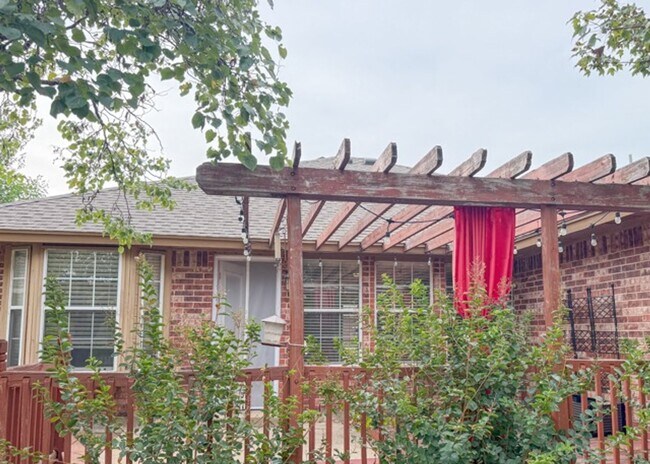 Building Photo - 17553 Gold Dr