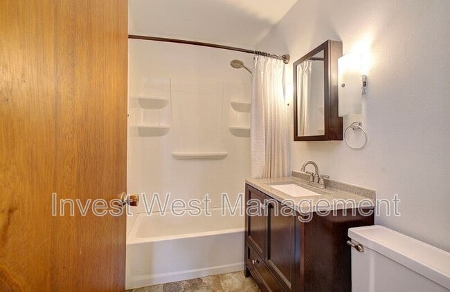 Building Photo - 4706 Sheridan Dr