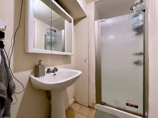 Building Photo - 209 Ogden Ave.