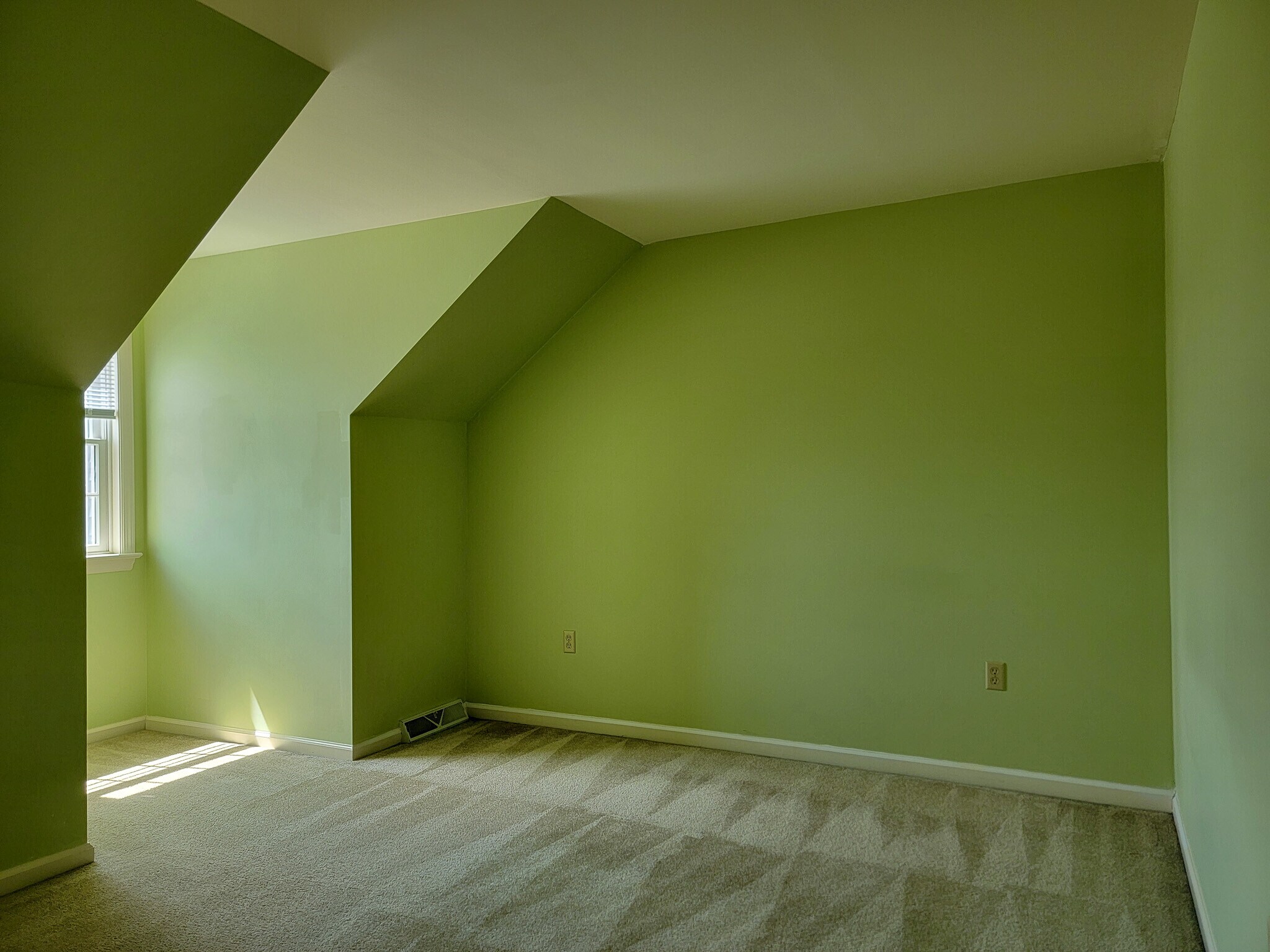 Building Photo - 40 Spring Hill Ln