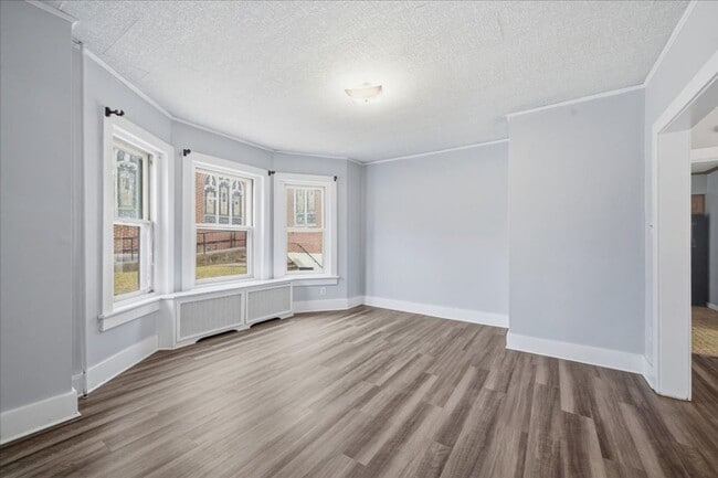 Building Photo - Spacious Victorian, over 2400 sq ft