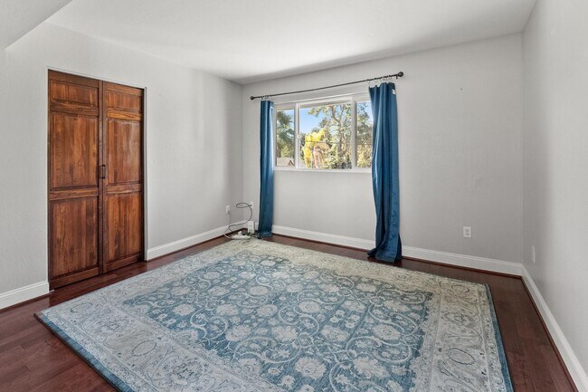 Building Photo - 8464 N 7th Ave