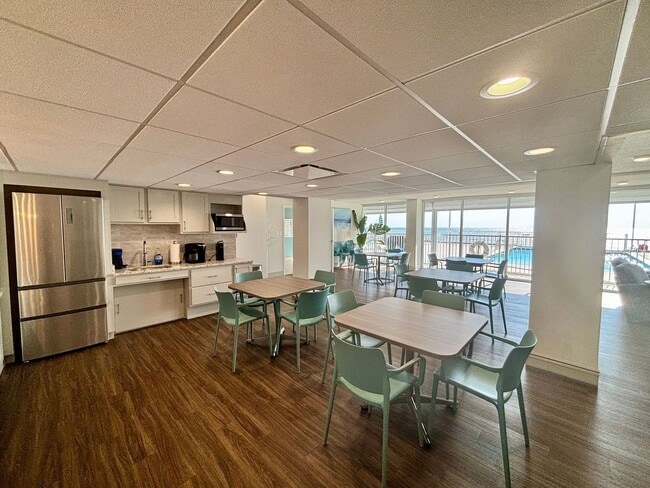 Building Photo - 3800 Oceanfront