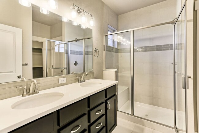 Building Photo - MOVE In SPECIAL - Beautiful 3 Bedroom 2 1/2 Bath Townhome in Loveland