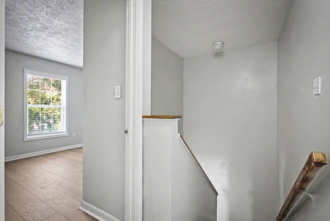 Building Photo - 1217 Clock St